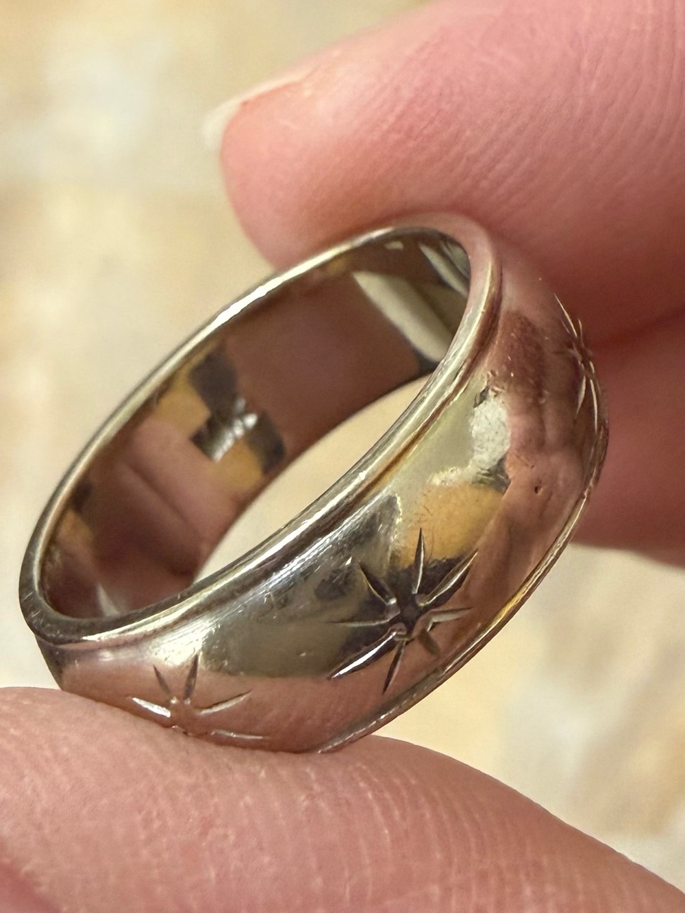 Star Starburst Engraved Band Ring White Gold 7 - Picture 6 of 7